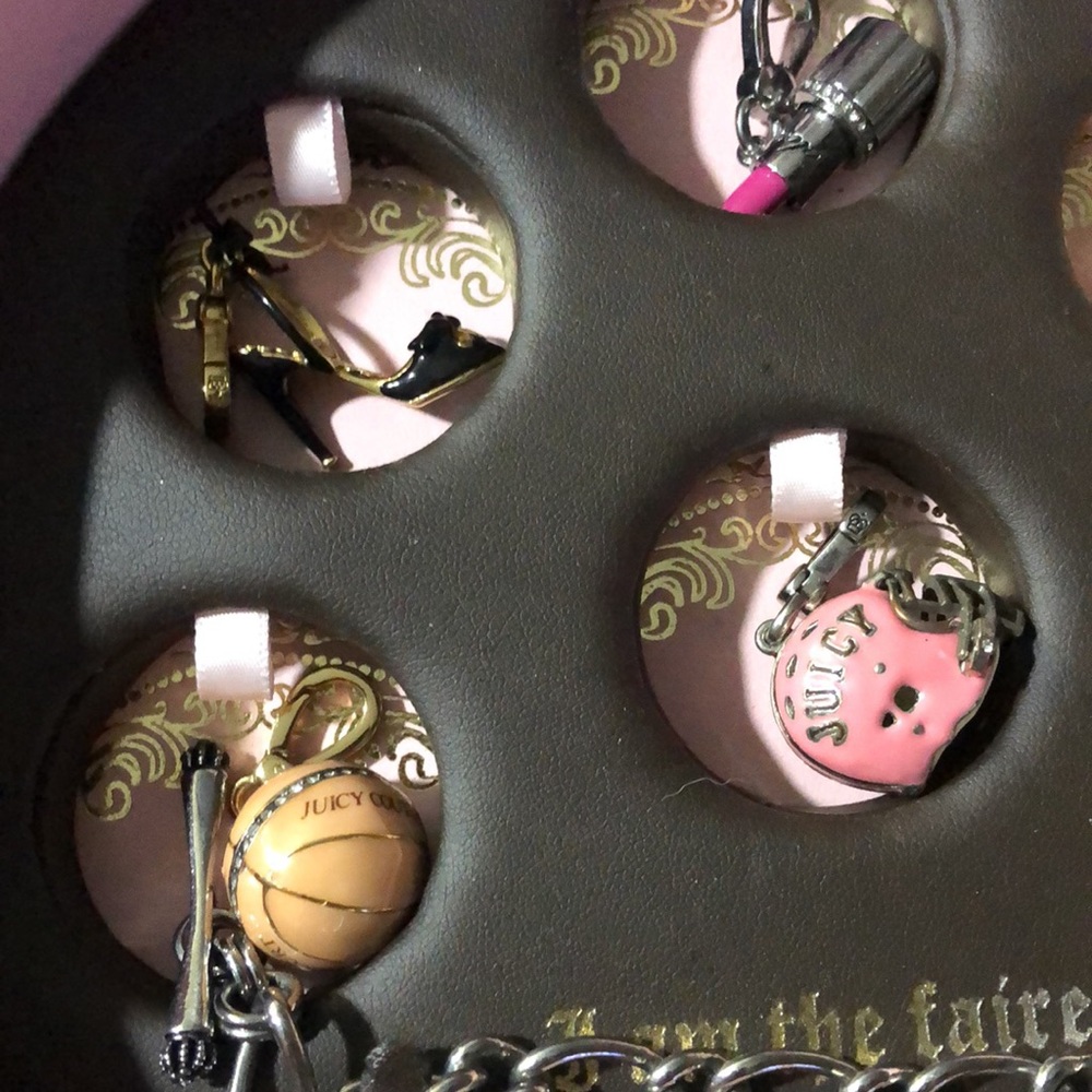 SUPER RARE, superb condition Juicy Couture bracelet set. - Picture 3 of 5